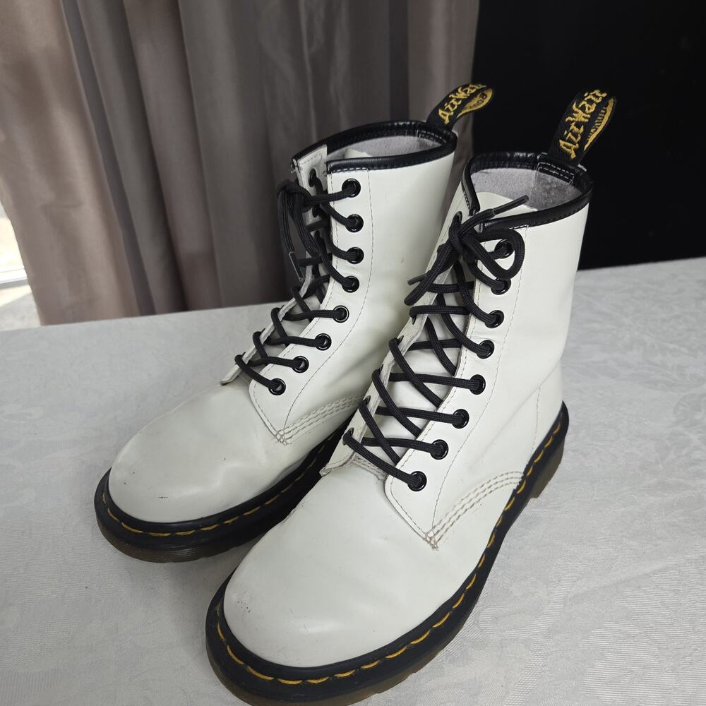 Dr. Martens Boots White Smooth Leather Lace Up Pascal 11821 Womens Size 7
